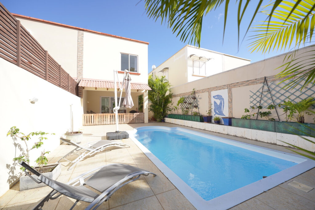 Villa jumelée avec piscine