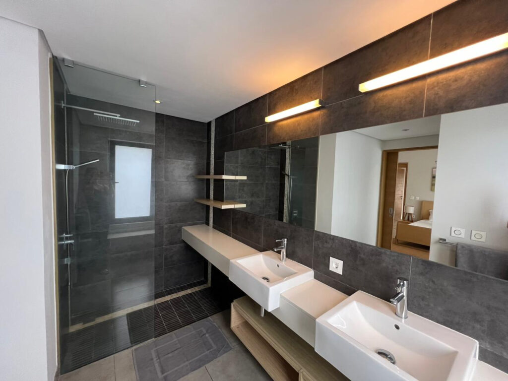 Beau penthouse 2 chambres sécurisé proche plage Mont Choisy